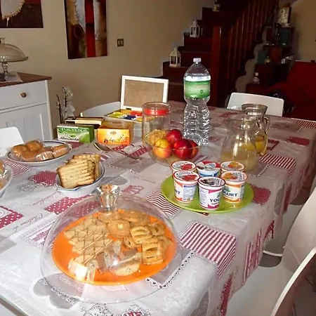 A Casa Di Monica Couette-café Olbia
