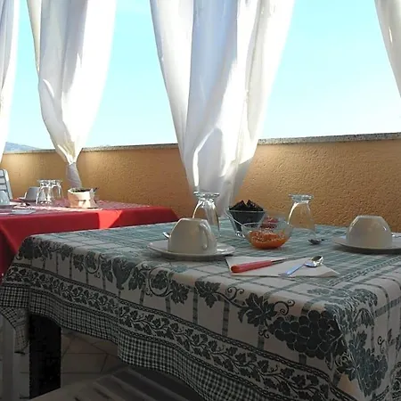 Couette-café A Casa Di Monica 3*